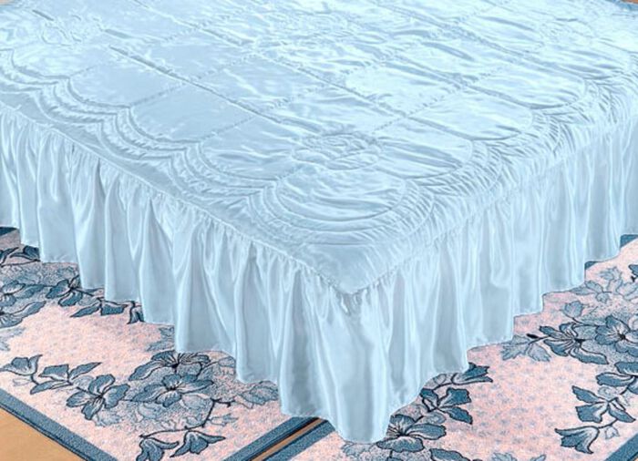 Tagesdecke mit Volantabschluss BLAU