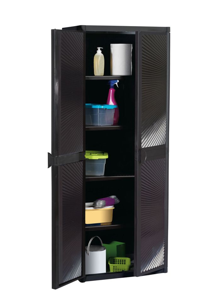 Gartenschrank mit strahlenf&ouml;rmigem Design an den T&uuml;ren 