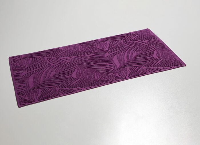 Barfußweicher Badteppich mit natürlichem Blätter-Dessin BEERE