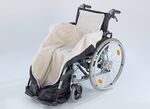 Rollstuhl-W&auml;rmesack h&auml;lt trocken und warm bei Schmuddelwetter 