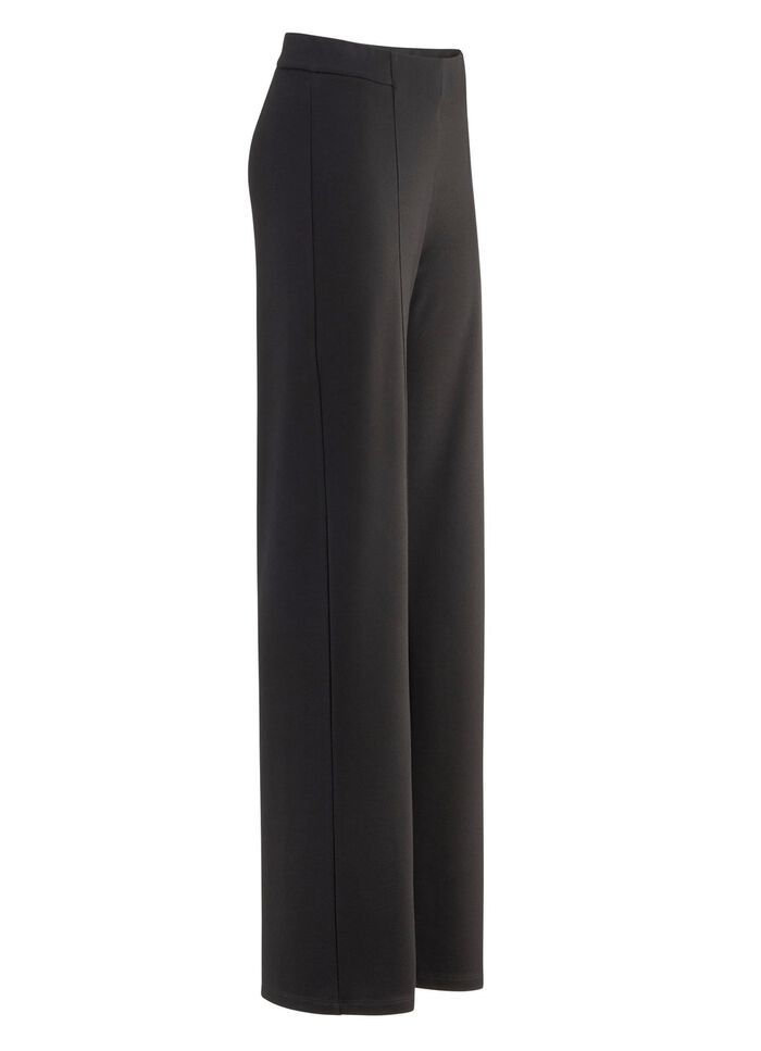 Hose in modischer Weite 