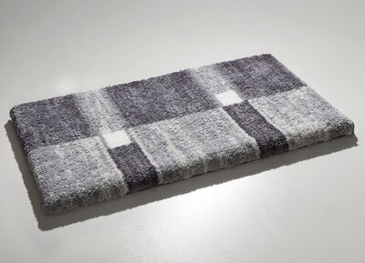 Badgarnitur mit rutschhemmender R&uuml;ckseite 