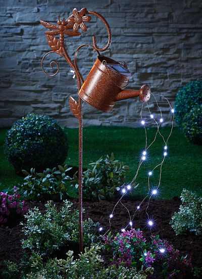 Solarstecker Gie&szlig;kanne aus Eisen in Rostoptik 