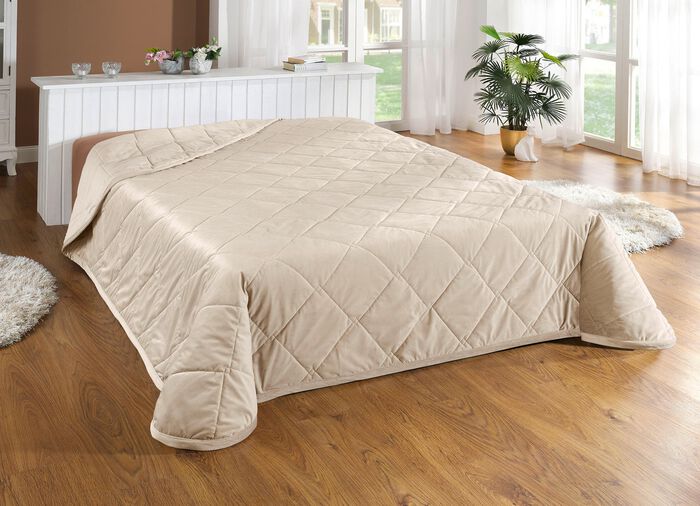 Klassische Tagesdecke und Kissenbez&uuml;ge in edler Samtoptik CREME