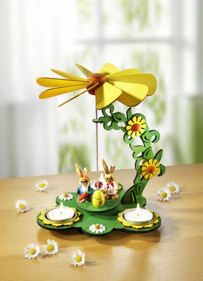 Tischpyramide aus Holz 