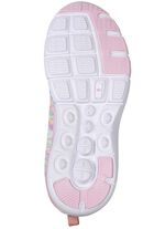 Sneaker aus effektvoll dessiniertem Textilmaterial 