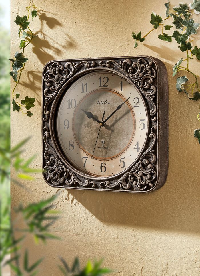 Funk-Wanduhr mit wetterfestem Kunstharzgeh&auml;use 