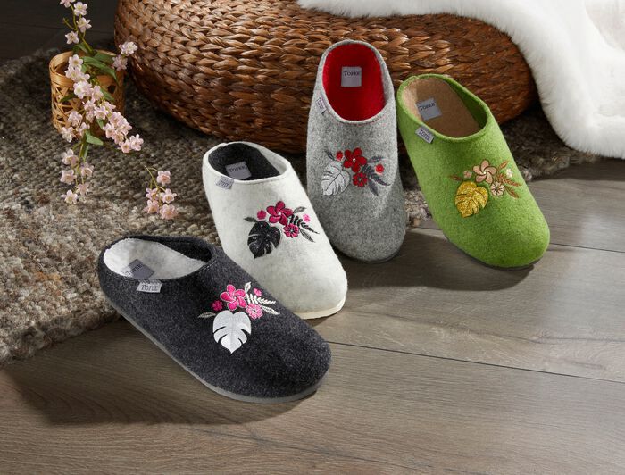 Hausschuh mit  Bl&uuml;ten- und Blattstickerei ANTHRAZIT