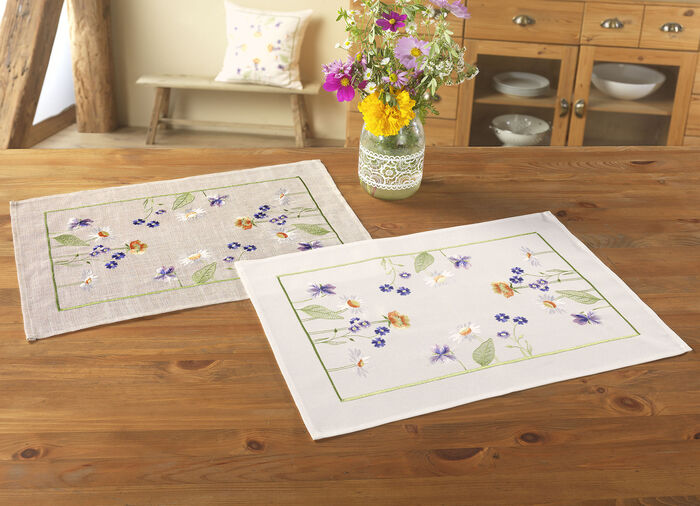 Schön bestickte Tisch- und Raumdekoration SEKT-BUNT