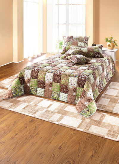 Tagesdecken und Kissenbezüge in Patchwork-Optik aus Baumwolle 