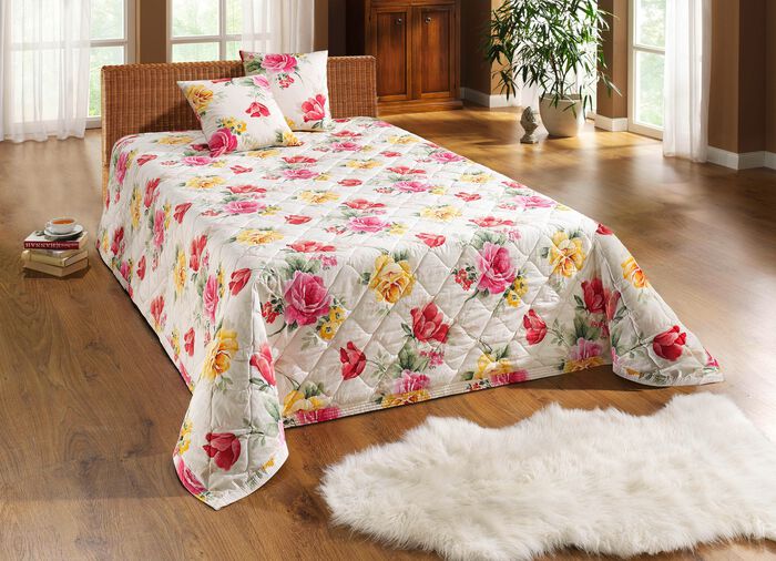 Tagesdecke und Kissenbez&uuml;ge mit Blumenmotiv 