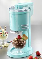 Softeismaschine im nostalgischen Retro-Design 