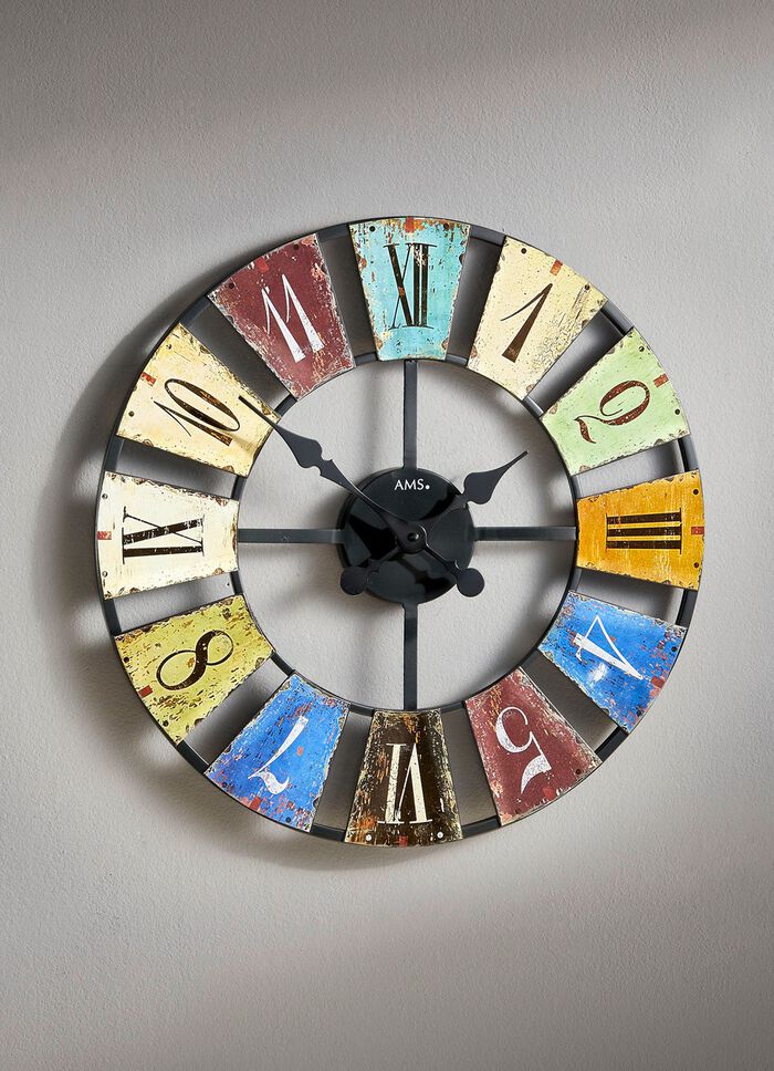 Wanduhr aus dem Hause AMS mit Metallgeh&auml;use 