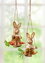 Bast-Hase auf Schaukel 