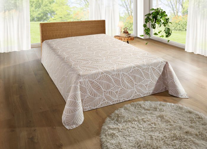Tagesdecke und Kissenbez&uuml;ge mit naturnahen Bl&auml;ttermotiven BEIGE