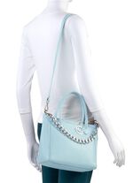 Laurina Tasche aus genarbtem Kalb-Nappaleder mit Zierkette 