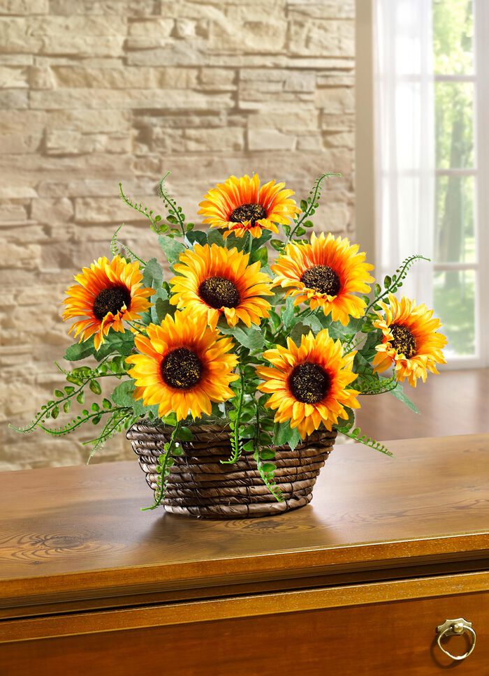 Sonnenblumen-Gesteck in Weidenkorb 