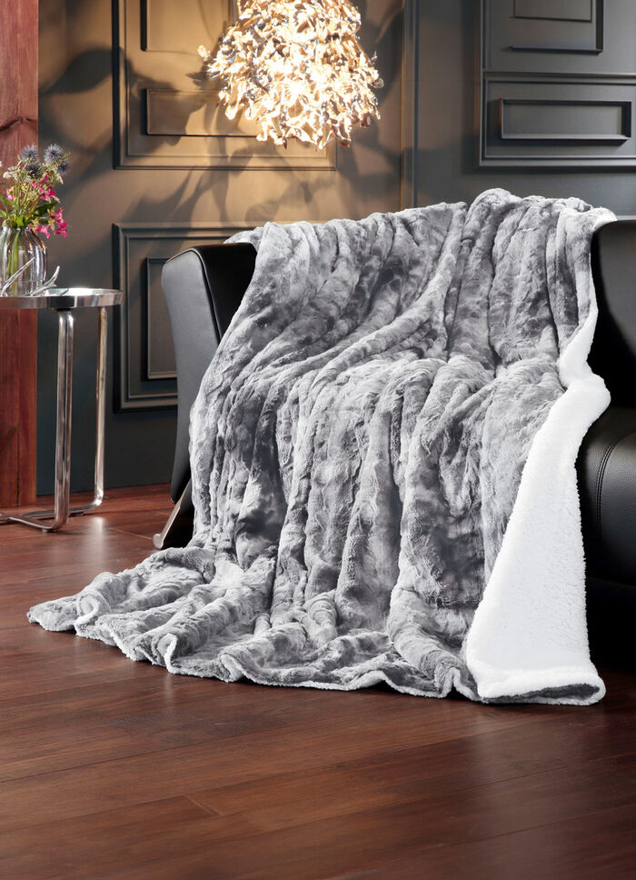 Kuschelweiche und wärmende Wohndecke GRAU