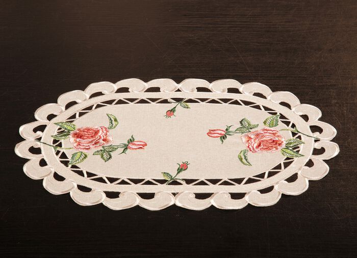 Tisch- und Raumdekoration mit Rosendessin 