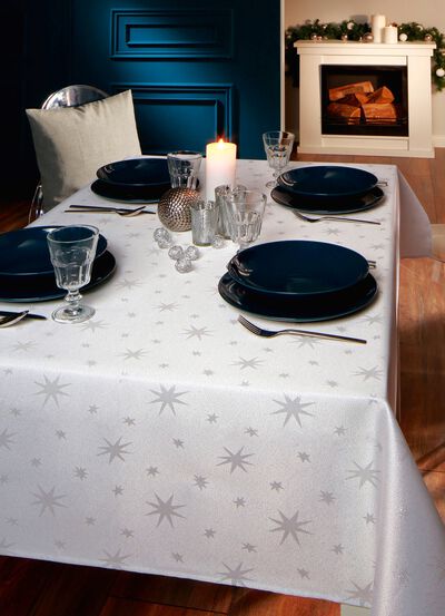 Tischdekoration mit Fleckschutz und Glitzergarn 