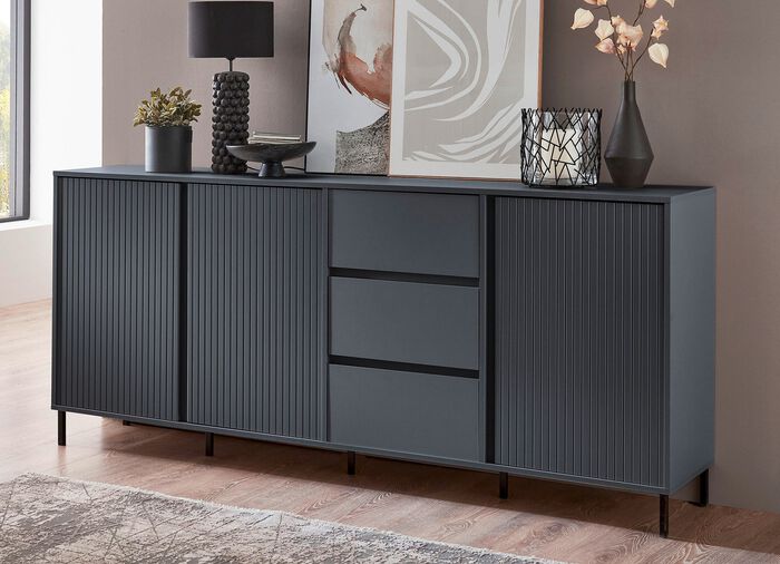 Sideboard mit aufwendiger Rillenfront 