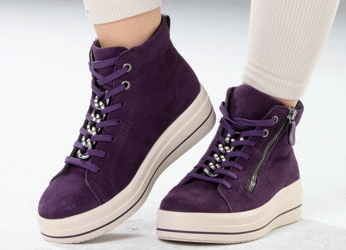 Remonte Bootie mit funkelnder Zierkette an der Schn&uuml;rung 