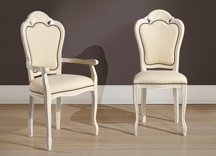 St&uuml;hle mit geschwungener Lehne und Kunstlederbezug 