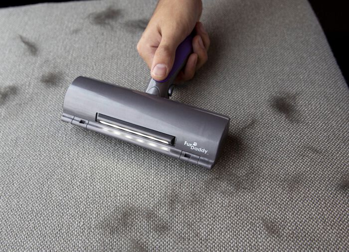 Batteriebetriebene Fussel- und Tierhaarrolle mit LED-Licht 