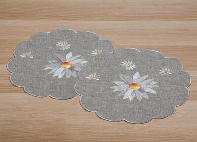 Tisch- und Raumdekoration in Leinenoptik 