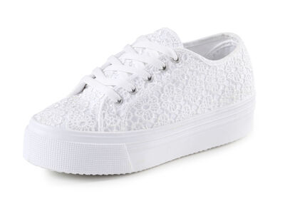Schnürschuh mit Blüten-Stickerei in Spitzenoptik 