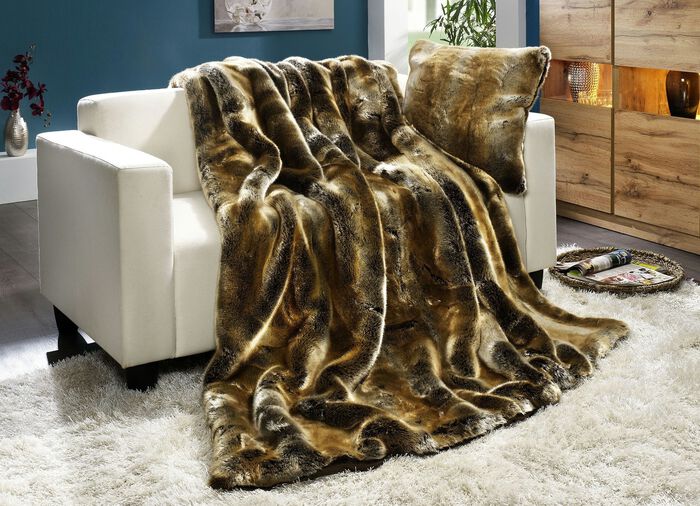 Wohn-Accessoires aus naturgetreuem Langhaar-Webpelz ZOBEL BRAUN