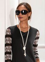 Verschlusslose Halskette mit wei&szlig;en Schmuckperlen 