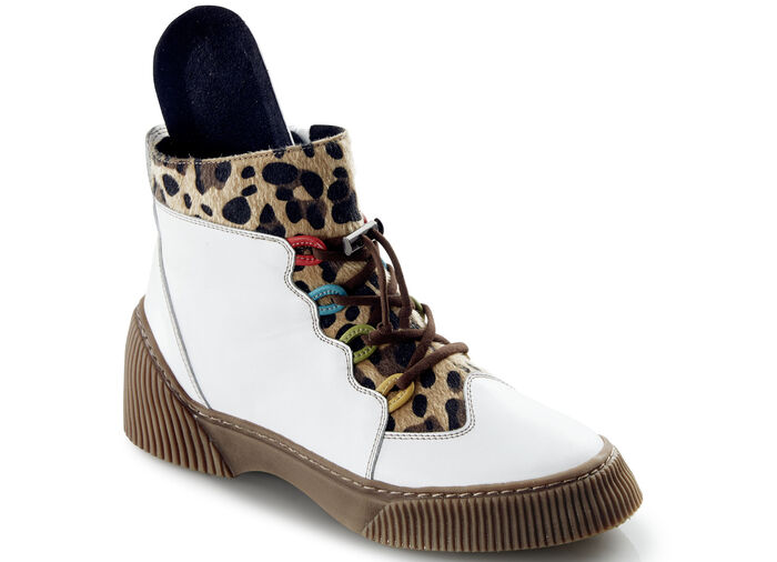Interessante Stiefelette in 2 Farben mit herausnehmbarem Fußbett, Weite G WEISS