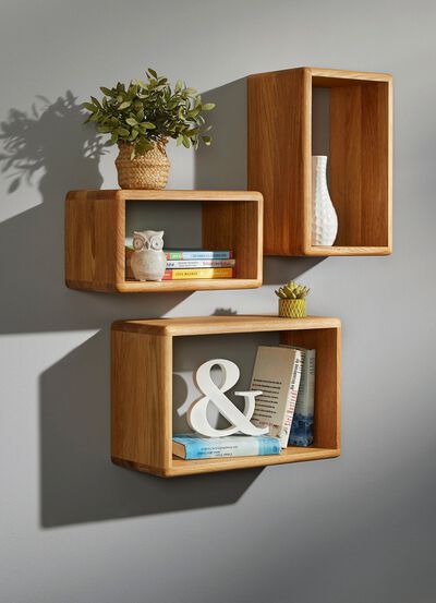 Wandregale mit gerundeten Ecken und Kanten 