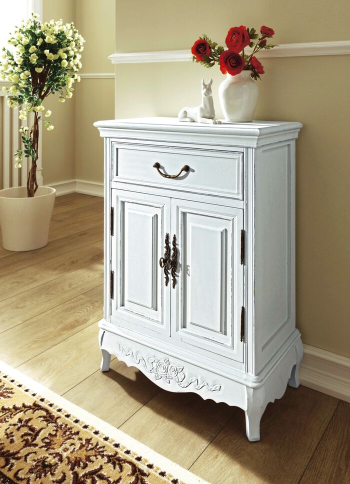 Kommode in Antikwei&szlig; 