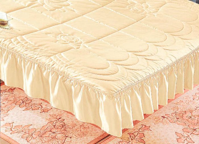 Tagesdecke mit Volantabschluss CREME