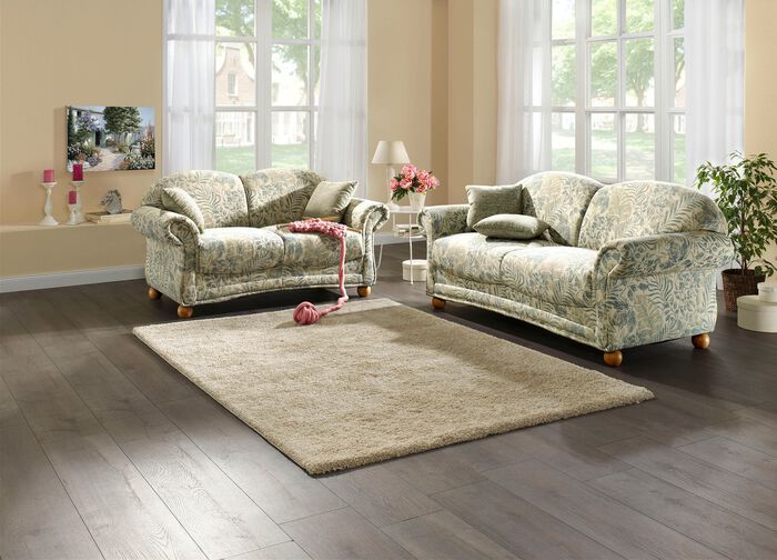 Frei im Raum aufstellbare Polsterm&ouml;bel mit Dekokissen 