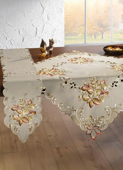 Filigran gearbeitete Tisch- und Raumdekoration 