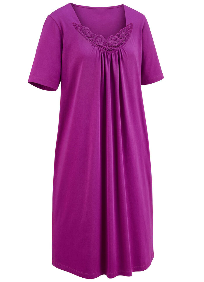 Nachthemd, wadenlang mit hübscher Stickereispitze  