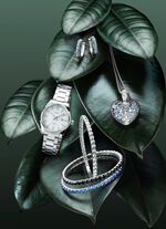 Elastisches Armband aus Edelstahl mit blauen Kristallen 