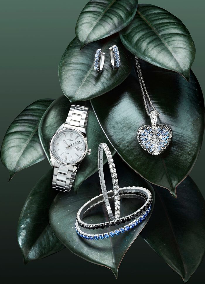 Elastisches Armband aus Edelstahl mit blauen Kristallen 