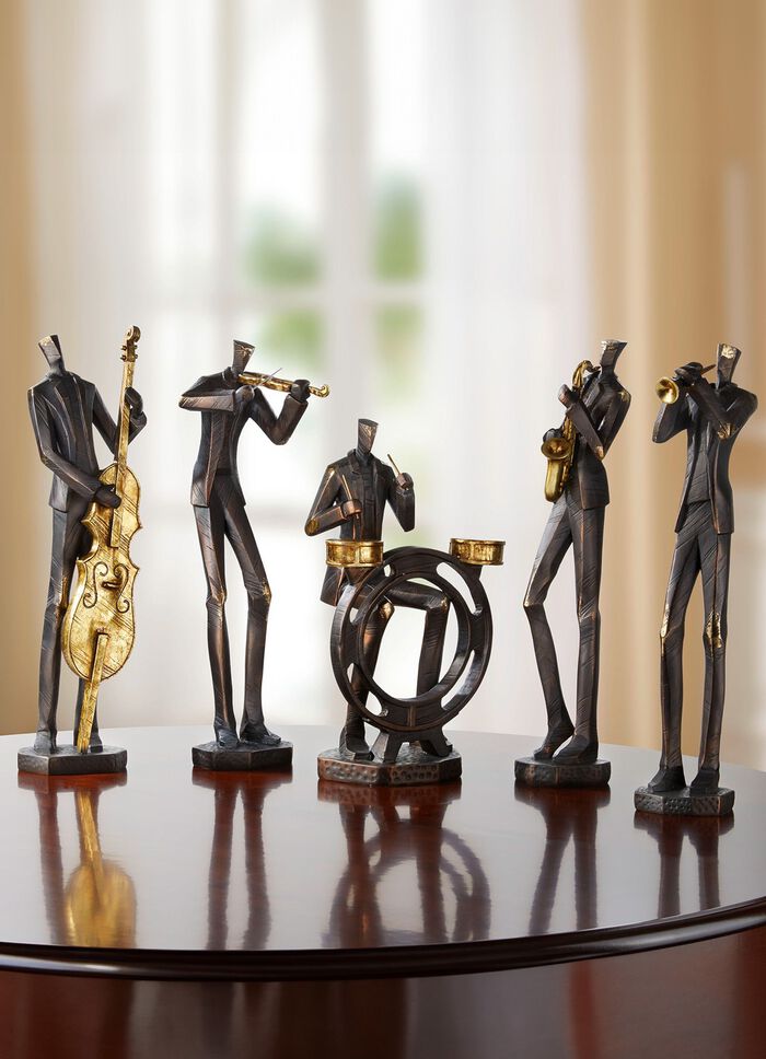 Musiker mit goldfarbenen Akzenten 