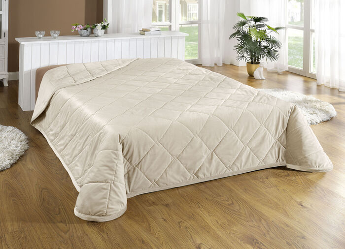 Klassische Tagesdecke und Kissenbezüge in edler Samtoptik CREME