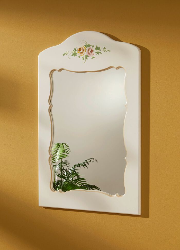 Teilmassive M&ouml;belserie mit kunstvollen Holzverzierungen 