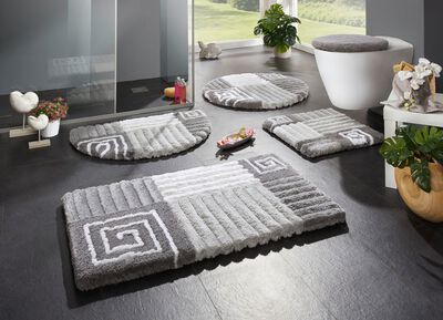 Badgarnitur mit rutschhemmener  R&uuml;ckseite 