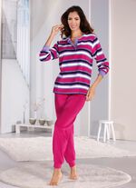 Schlafanzug mit B&uuml;ndchenabschl&uuml;ssen und Knopfleiste  