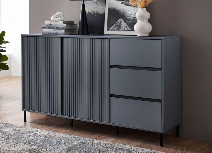 Sideboard mit aufwendiger Rillenfront 