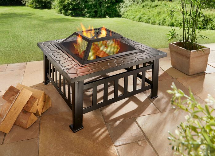 Feuerstelle mit Gitterdeckel 