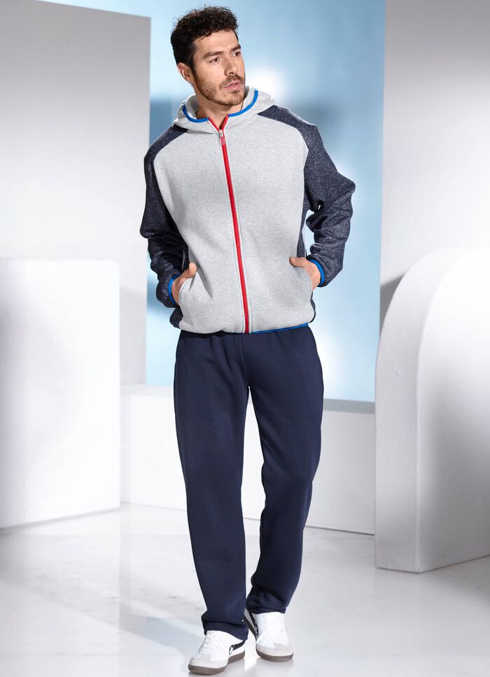 Freizeitanzug mit Kapuze 