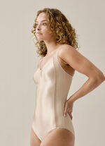 Sanft formendes Naturana Minimizer-Hosenkorselett PUDER